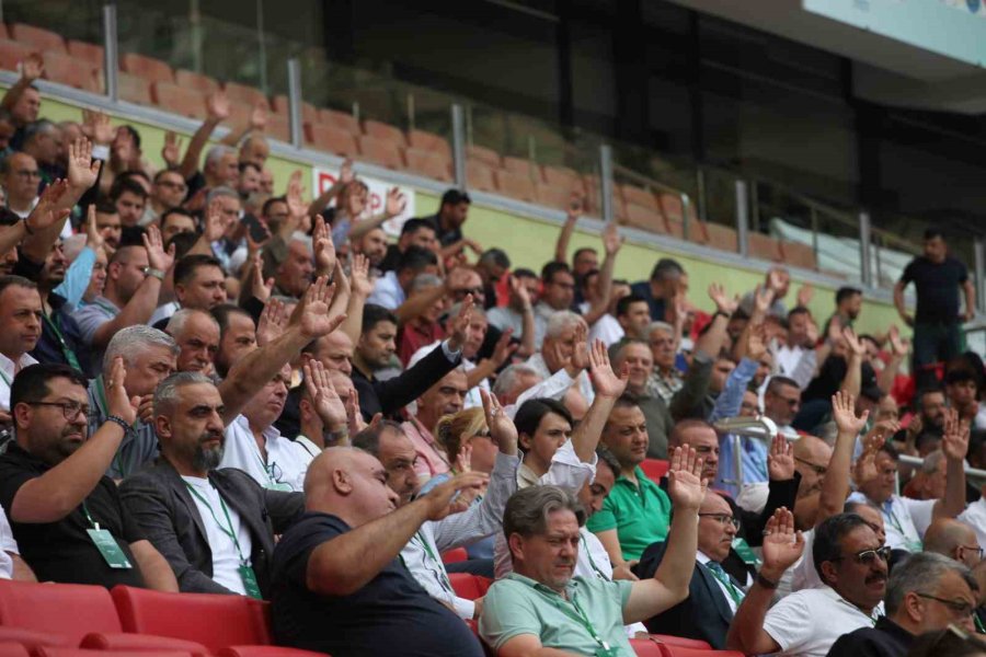 Konyaspor’da Yeni Başkan Ömer Atiker Oldu