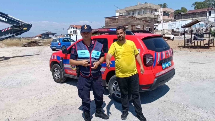 Manavgat’ta Tur Aracı Hafif Ticari Araçla Kafa Kafaya Çarpıştı: 6 Yaralı