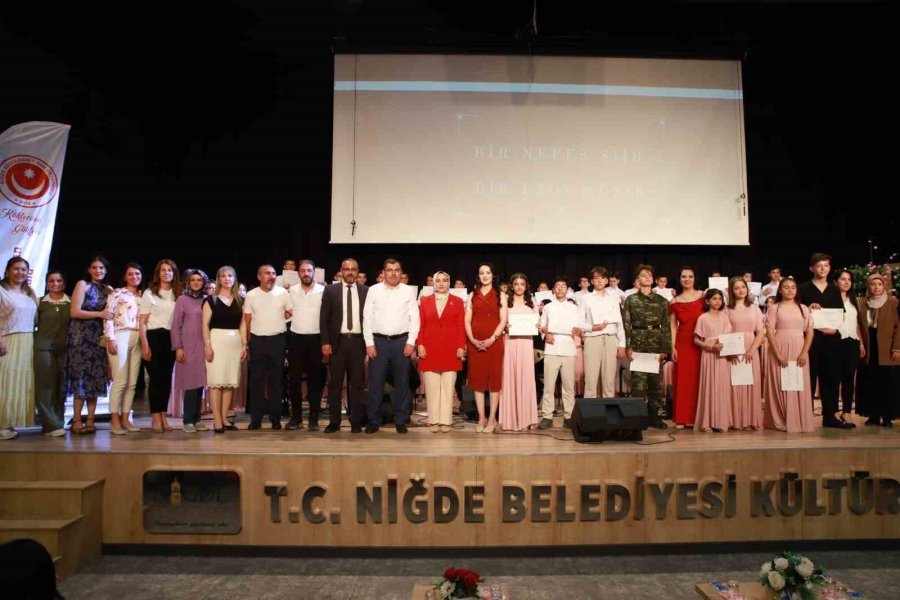 Niğde’de Şiir Ve Müzik Dolu Akşam: ’bir Nefes Şiir, Bir Ezgi Müzik’ Programı Yoğun İlgi Gördü