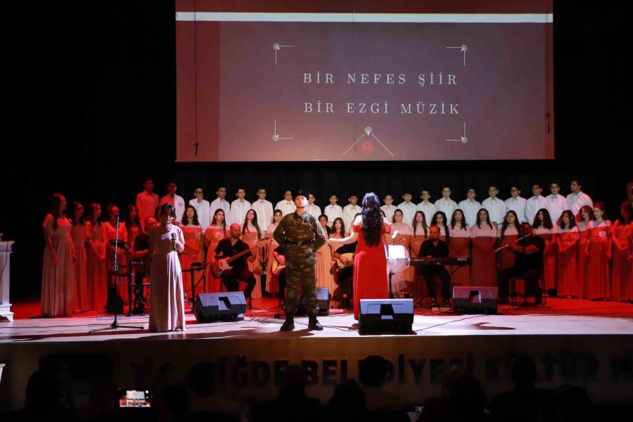 Niğde’de Şiir Ve Müzik Dolu Akşam: ’bir Nefes Şiir, Bir Ezgi Müzik’ Programı Yoğun İlgi Gördü