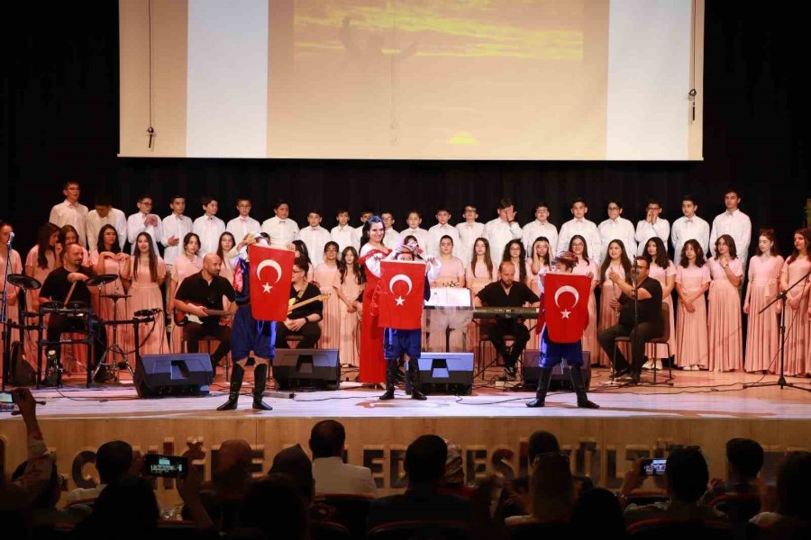 Niğde’de Şiir Ve Müzik Dolu Akşam: ’bir Nefes Şiir, Bir Ezgi Müzik’ Programı Yoğun İlgi Gördü