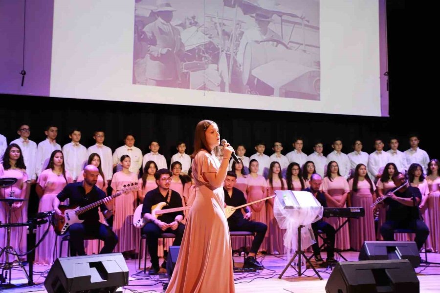 Niğde’de Şiir Ve Müzik Dolu Akşam: ’bir Nefes Şiir, Bir Ezgi Müzik’ Programı Yoğun İlgi Gördü