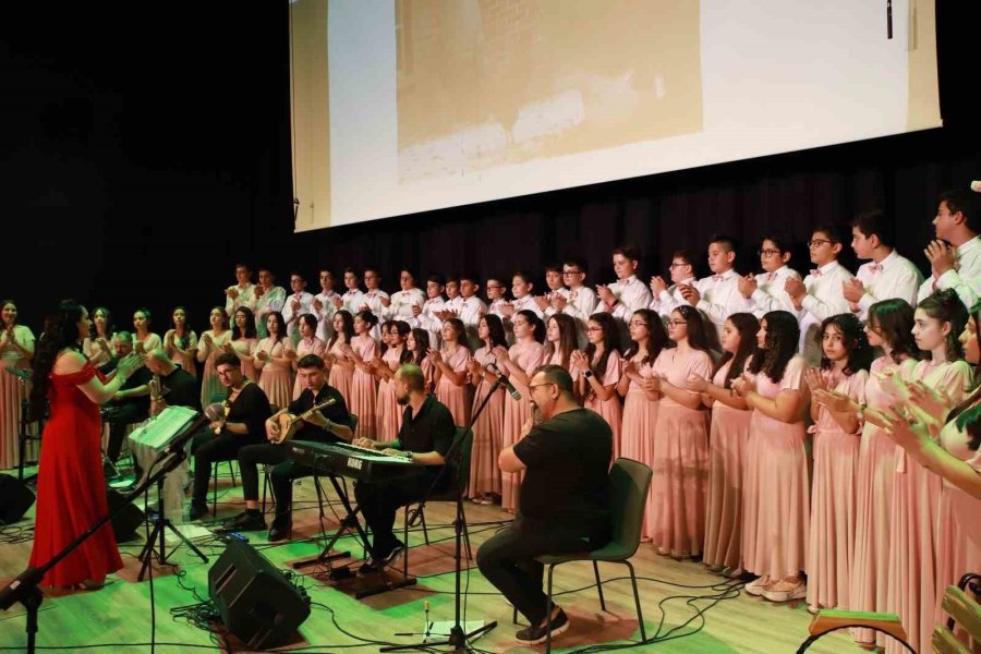 Niğde’de Şiir Ve Müzik Dolu Akşam: ’bir Nefes Şiir, Bir Ezgi Müzik’ Programı Yoğun İlgi Gördü
