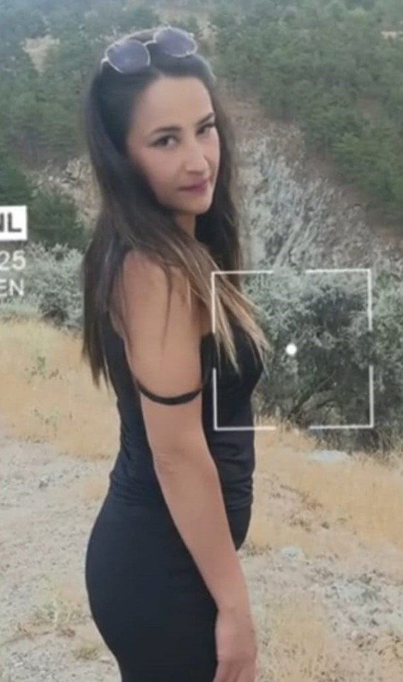 Genç Kadın Üvey Kız Kardeşini Bıçaklayarak Öldürdü