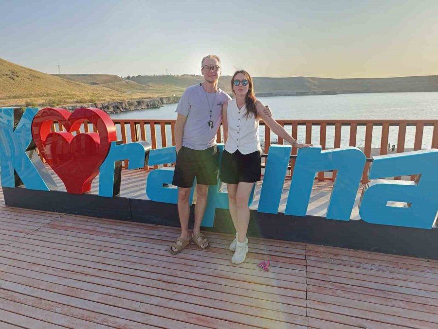 Karapınar’ın Doğal Güzelliği Acıgöl, Yabancı Turistlerin Gözdesi Oldu