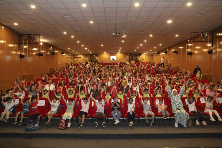 Şehir Tiyatrosu Perdelerini Erdemlili Çocuklar İçin Açtı