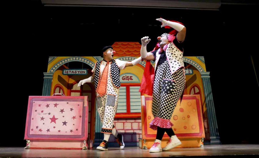 Şehir Tiyatrosu Perdelerini Erdemlili Çocuklar İçin Açtı