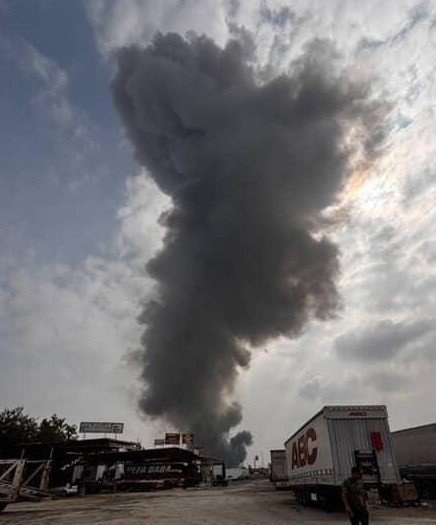 Mersin’de Pamuk Fabrikası Deposunda Yangın, Ekipler Müdahale Ediyor