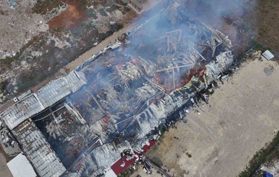 Pamuk Deposundaki Yangın Kontrol Altına Alındı:son Durum Havadan Görüntülendi