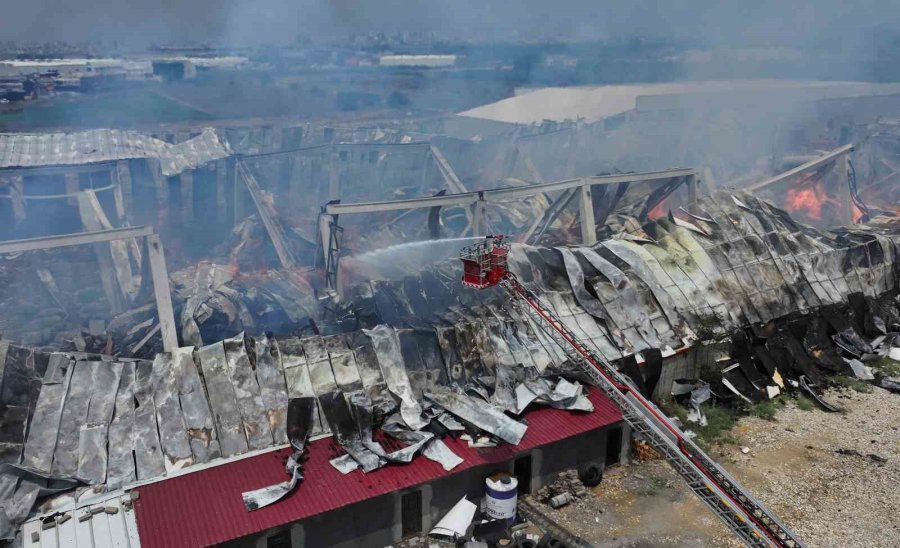 Pamuk Deposundaki Yangın Kontrol Altına Alındı:son Durum Havadan Görüntülendi