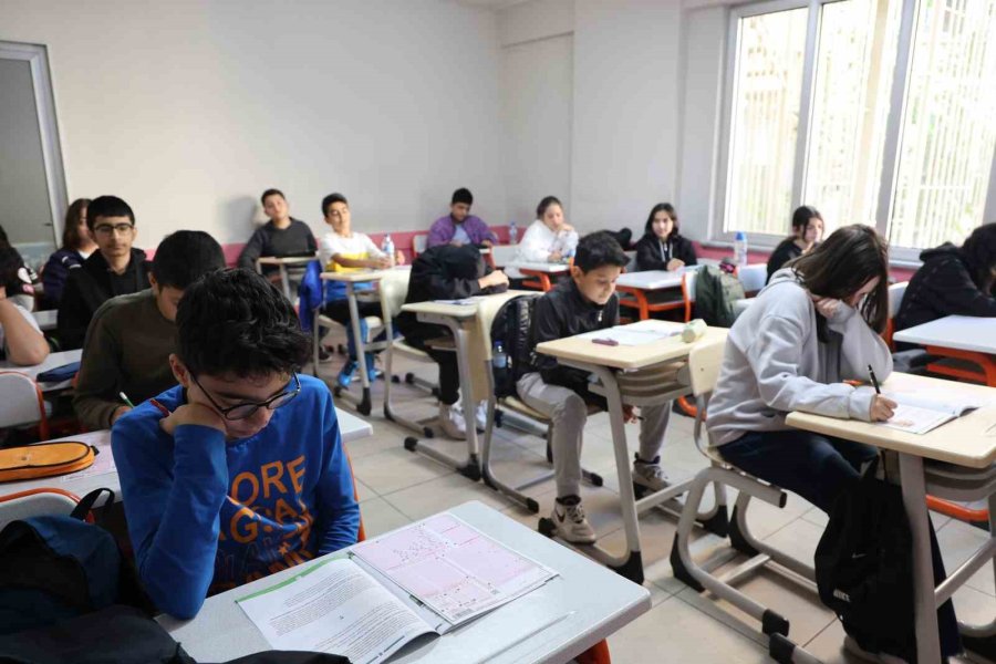 Uzmanlar Uyardı: Sınav Değil, Kaygı Zorlayabilir