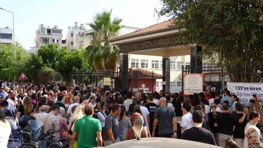 Antalya’da Lgs Sınavı Öğrenciler Kadar Velileri De Heyecanlandırdı