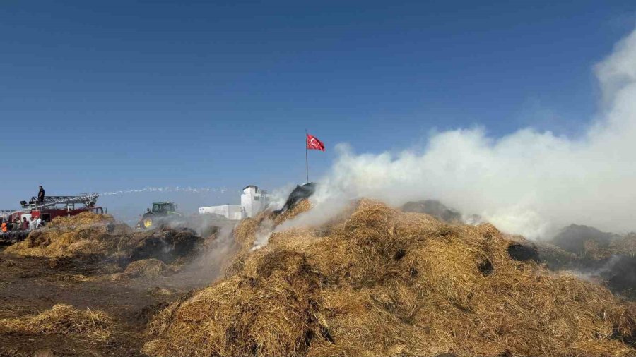 Antalya’da Saman Yüklü Tır Alev Alev Yandı