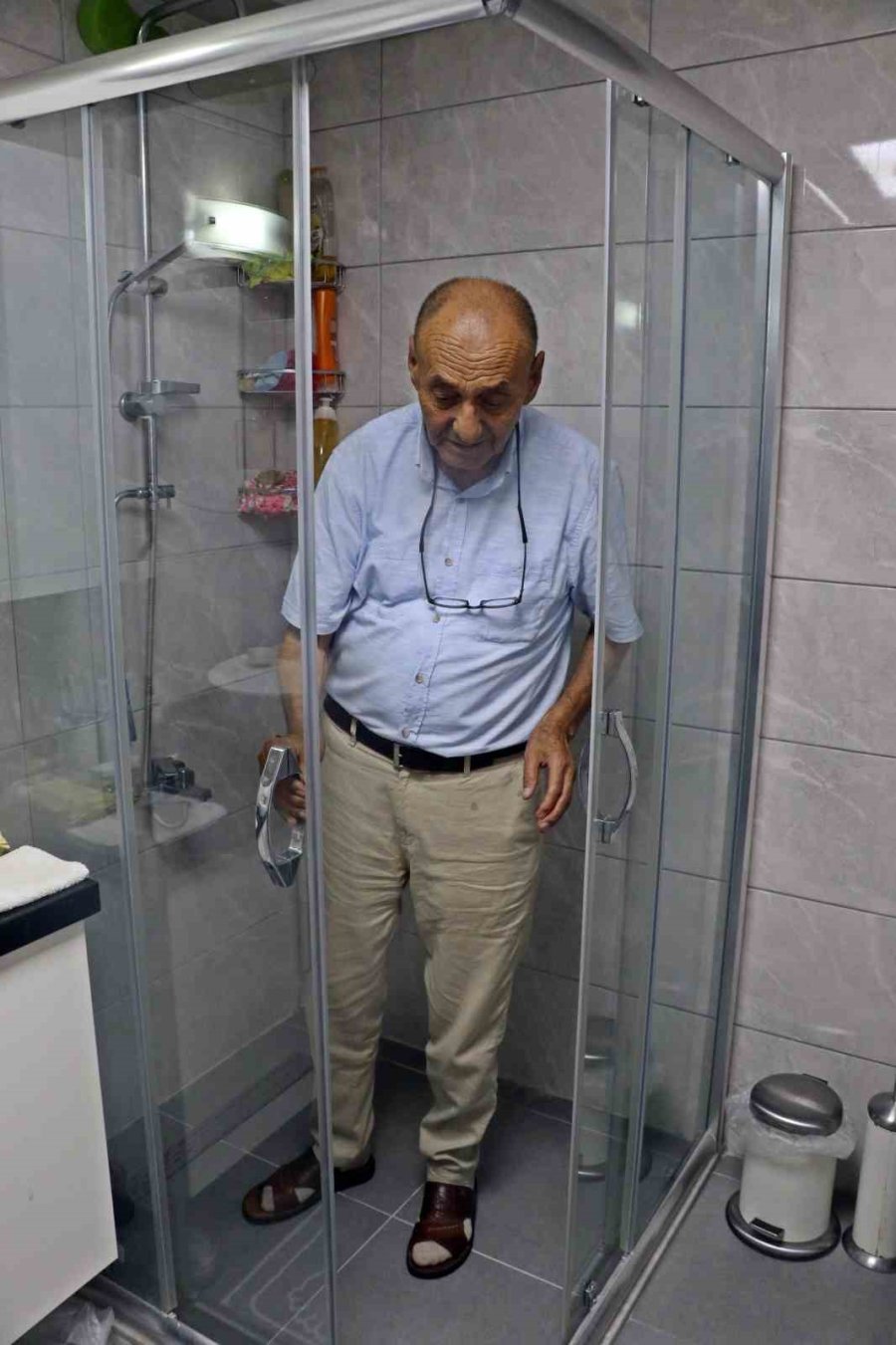 Patlayan Duş Kabininde Yaralandı, 1 Aydır Direksiyon Başına Geçemiyor