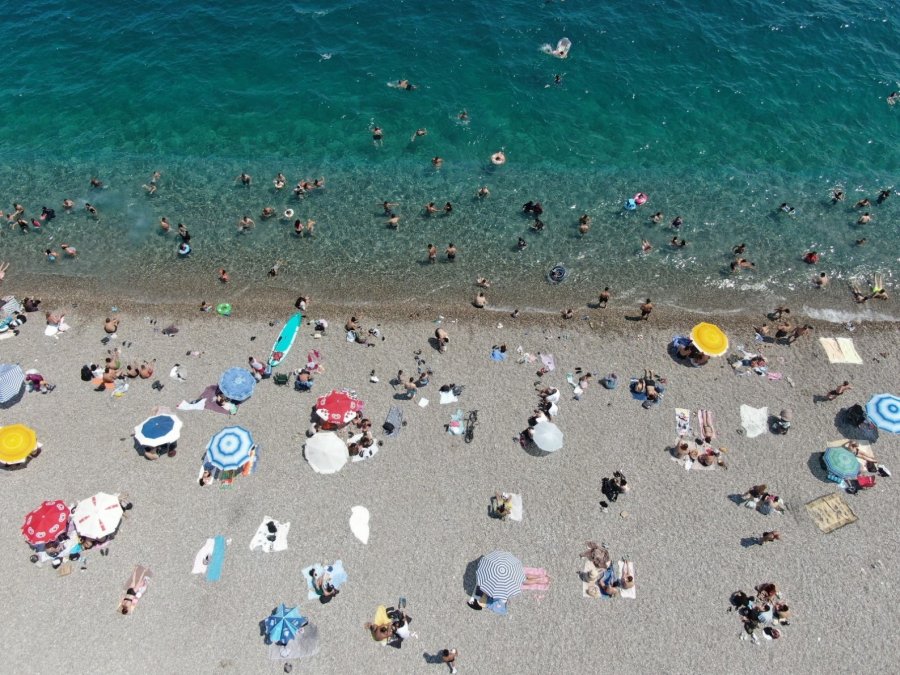 Antalya’da Termometreler 35 Dereceyi Gösterdi, Lgs’den Çıkanlar Denize Koştu