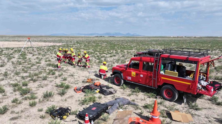 Konya İtfaiyesinin 30 Metrelik Obruktaki Kurtarma Tatbikatı Nefes Kesti