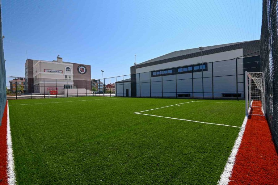 Ahmet Çalık Kapalı Spor Salonu Ve Suni Çim Sahası’nın Yapımı Tamamlandı