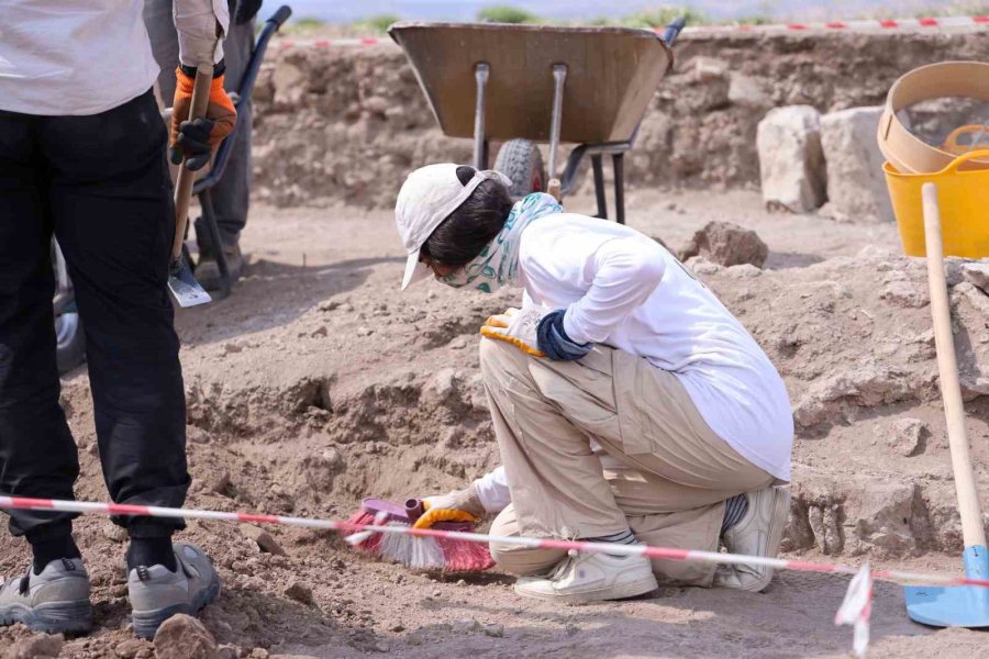 Lystra Antik Kenti’nde Kazılar Derinleştikçe, Tarihi Miras Gün Yüzüne Çıkıyor