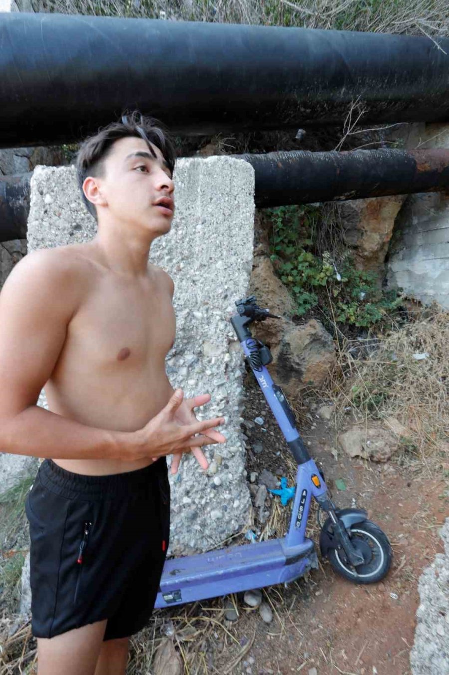 Varyanttan Aşağı Atılan Scooter 15 Yaşındaki Çocuğun Başına Düştü