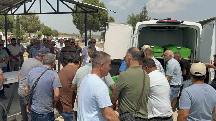 Baba Ve Kızları Yan Yana Defnedildi