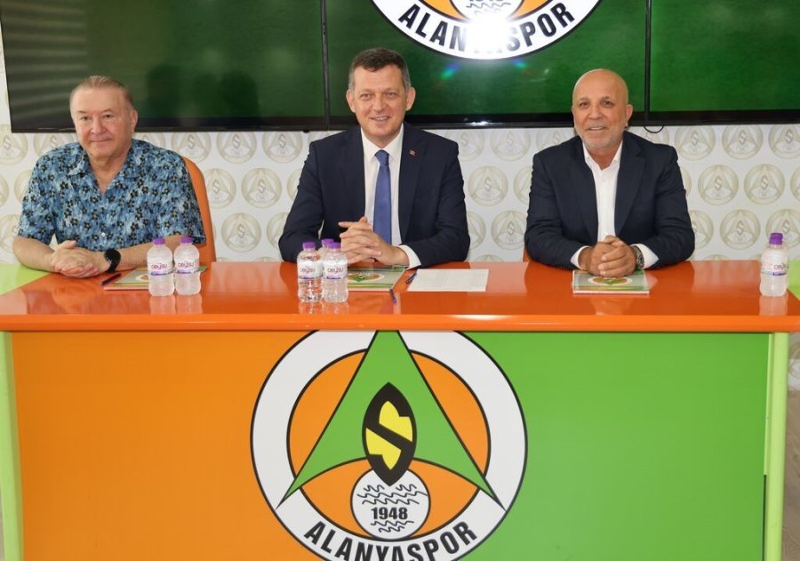 Alanya Kaymakamı’ndan Alanyaspor’a Veda Ziyareti