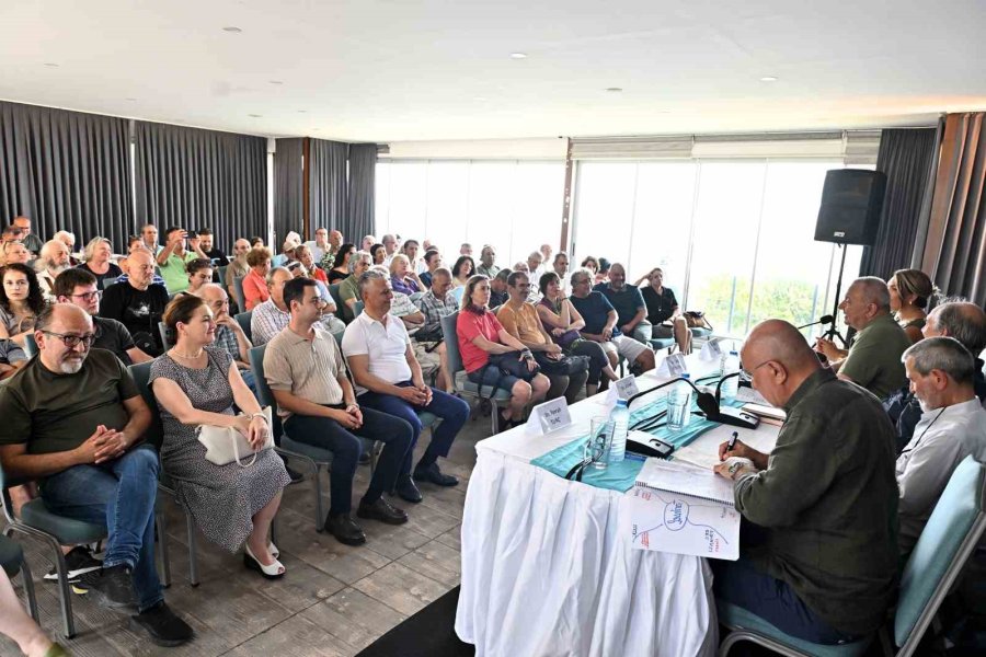 Başkan Uysal: "sanat Ve Kültür Üretimi Hızla Tüketilen Dünyada Bir Çeşit İnatlaşma"