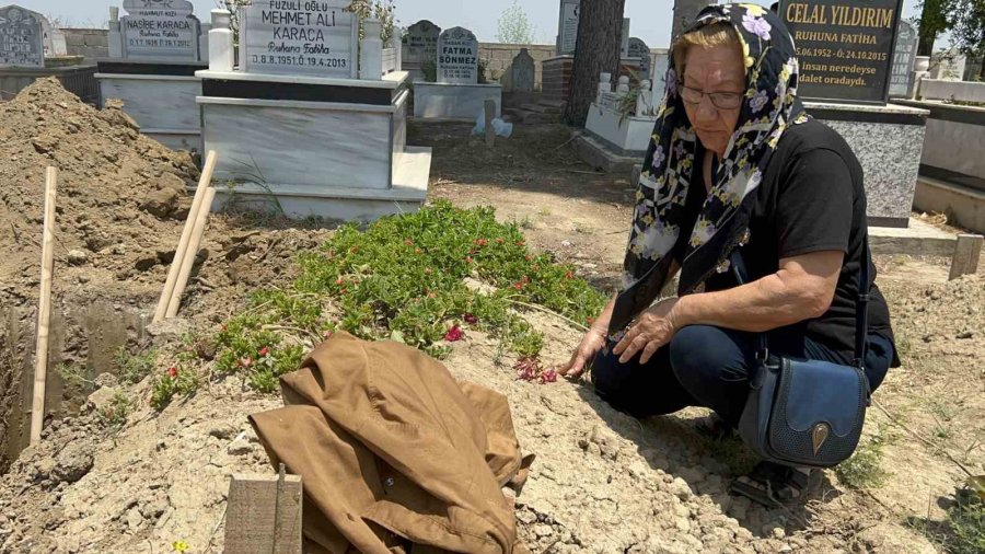 Baba Ve Kızları Yan Yana Defnedildi