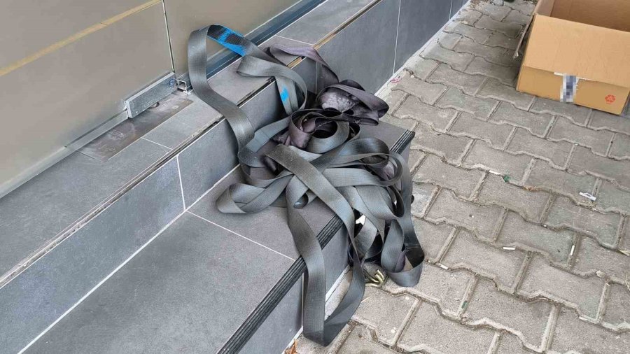 Bisiklet Veya Otomobil Değil, Bu Kez Karadan Tekne Çaldılar