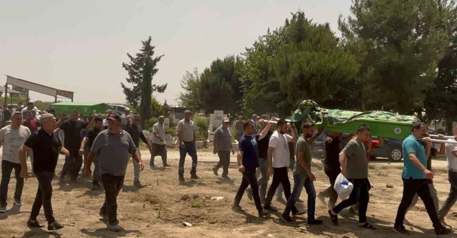 Baba Ve Kızları Yan Yana Defnedildi