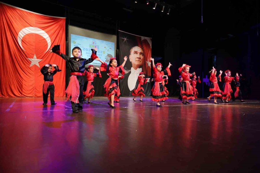 Büyükşehir Kreşlerinde 208 Öğrenci Kep Fırlatıp Mezun Oldu