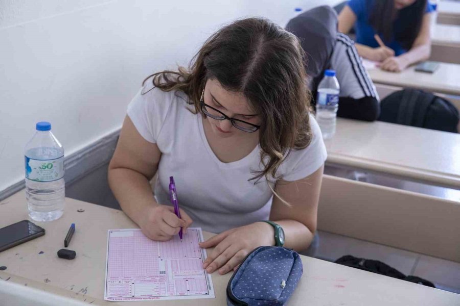 Mersin’de Yks’ye Girecek Öğrencilere Uzman Desteği