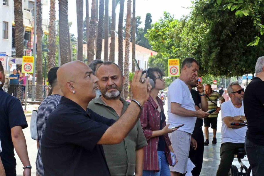 Ünlülerin Program Yaptığı Eski Televizyon Kanalı Binasında Yangın