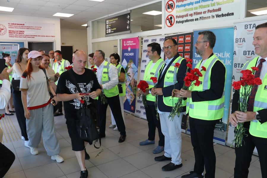 Macaristan’ın Başkenti Budapeşte’den Gazipaşa’ya İlk Uçuş Gerçekleşti