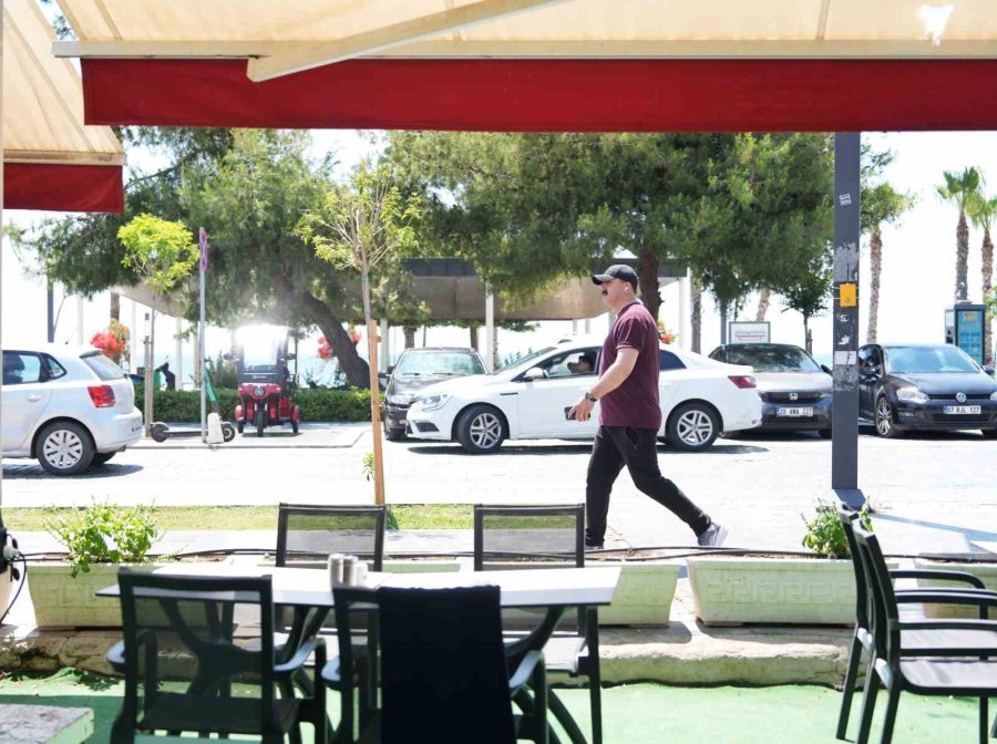 Konyaaltı’nda Kaldırım İşgaline Geçit Yok