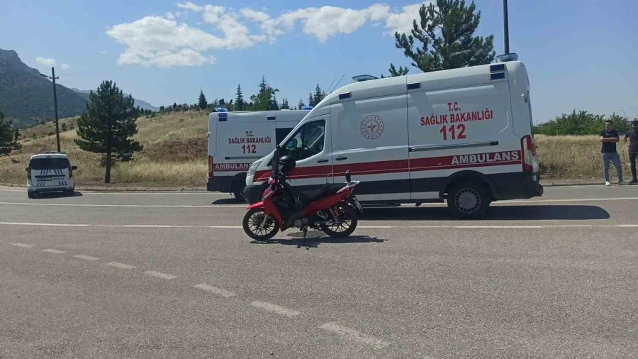 Konya’da Motosiklet Virajı Alamadı: 2 Yaralı