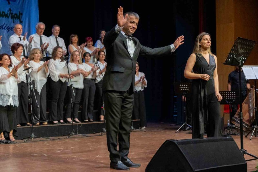 Manavgat Belediyesi Tsm Korosu’ndan "solistler Geçidi" Konseri