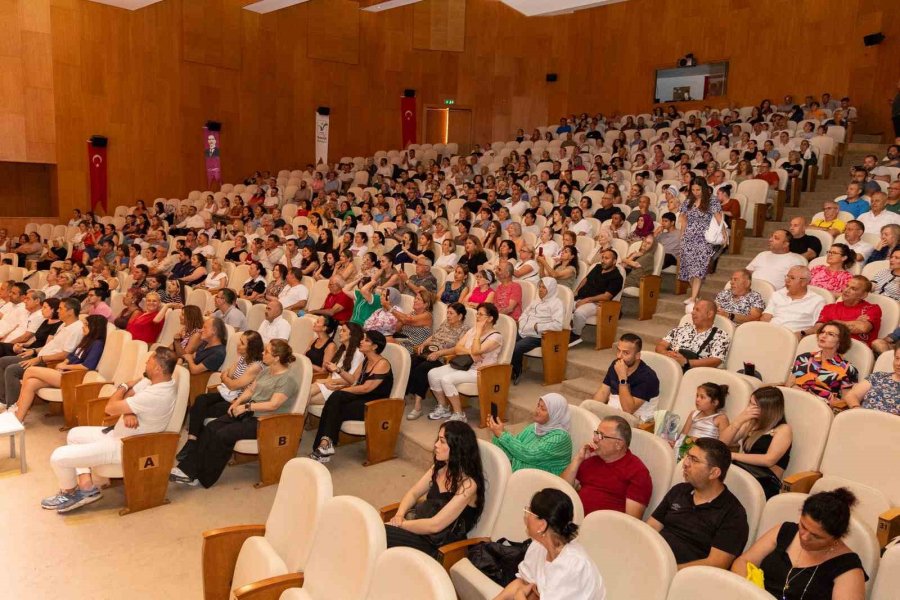 Manavgat Belediyesi Tsm Korosu’ndan "solistler Geçidi" Konseri