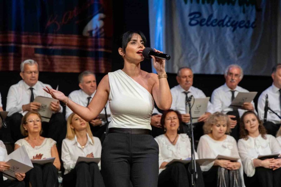 Manavgat Belediyesi Tsm Korosu’ndan "solistler Geçidi" Konseri