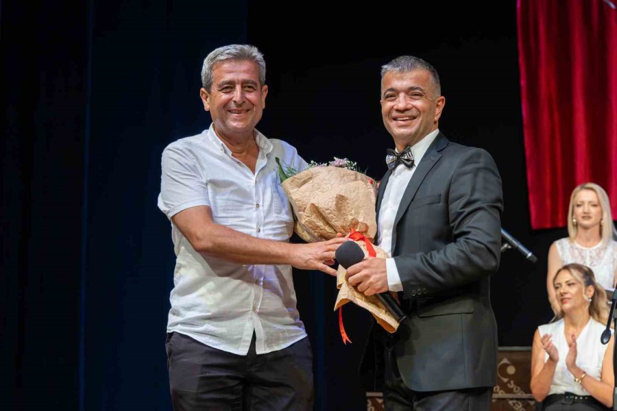 Manavgat Belediyesi Tsm Korosu’ndan "solistler Geçidi" Konseri