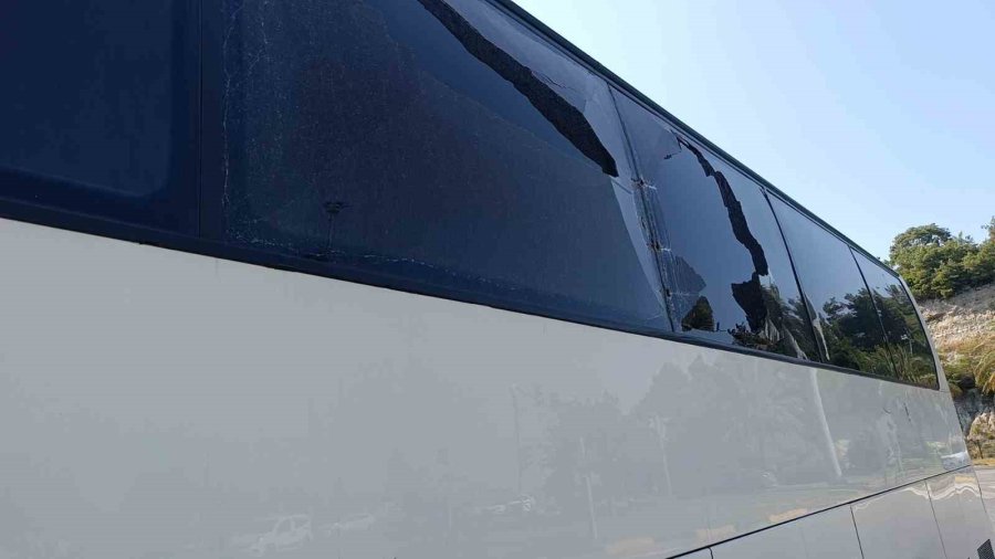 Nakliye Kamyonu İle Otobüs Çarpıştı: 1 Yaralı