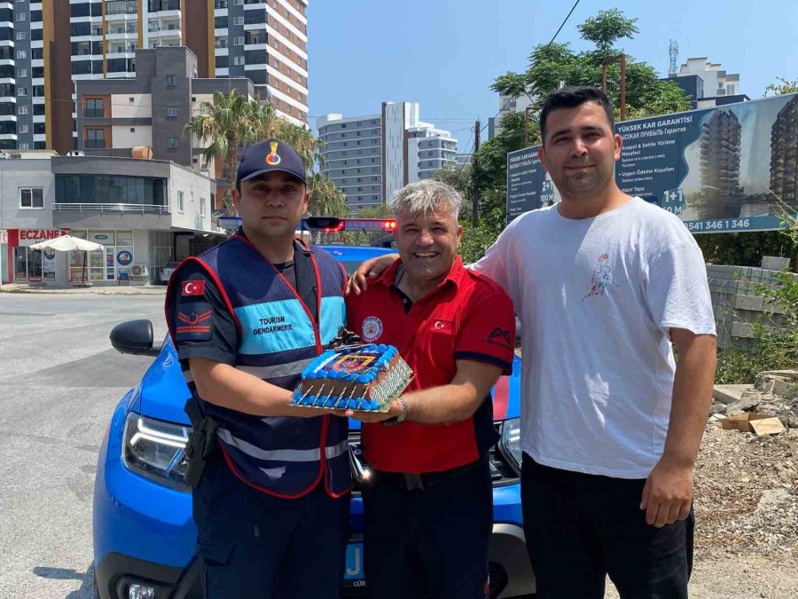 Kavga İhbarına Giden Jandarmaya Sürpriz Kutlama