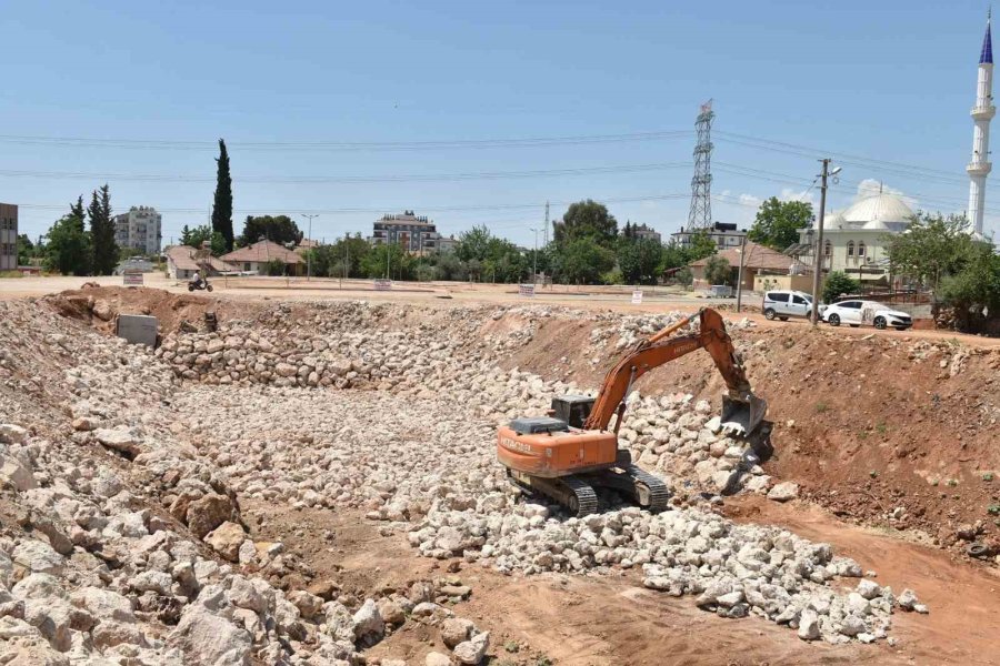 Kepez’de Su Baskınlarına Karşı Hummalı Çalışma