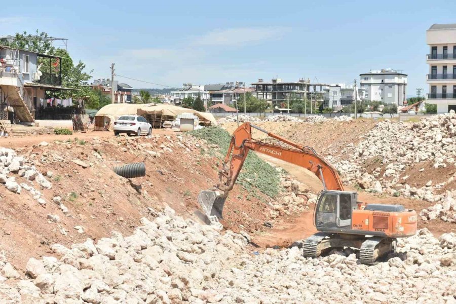 Kepez’de Su Baskınlarına Karşı Hummalı Çalışma