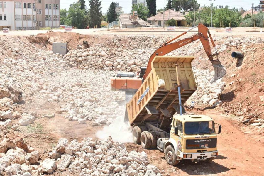 Kepez’de Su Baskınlarına Karşı Hummalı Çalışma