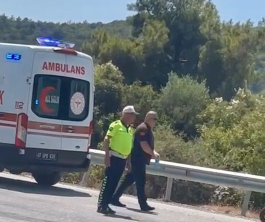 Antalya’da Motosiklet Devrildi, Sürücü Yaralandı