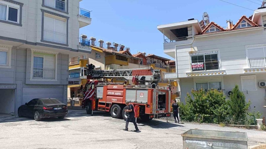 Baca Temizliği İçin Soba Yaktı, Mahalle Sakinleri Yangın Çıktı Sandı