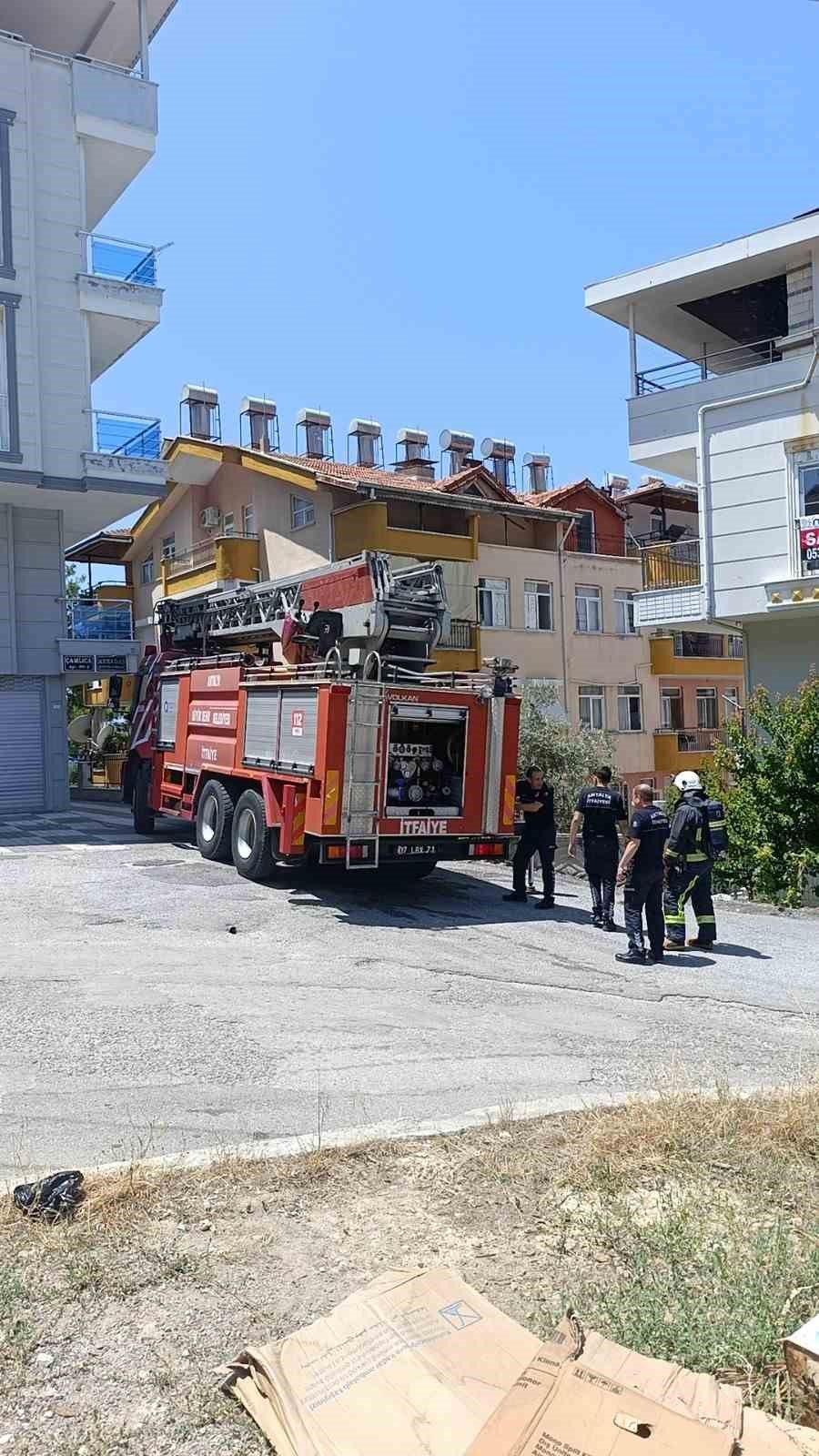 Baca Temizliği İçin Soba Yaktı, Mahalle Sakinleri Yangın Çıktı Sandı