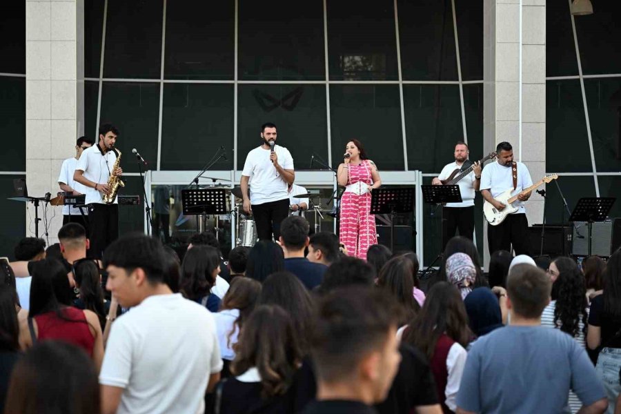 Mersin’de Öğrencilere Yks Öncesi Moral Etkinliği
