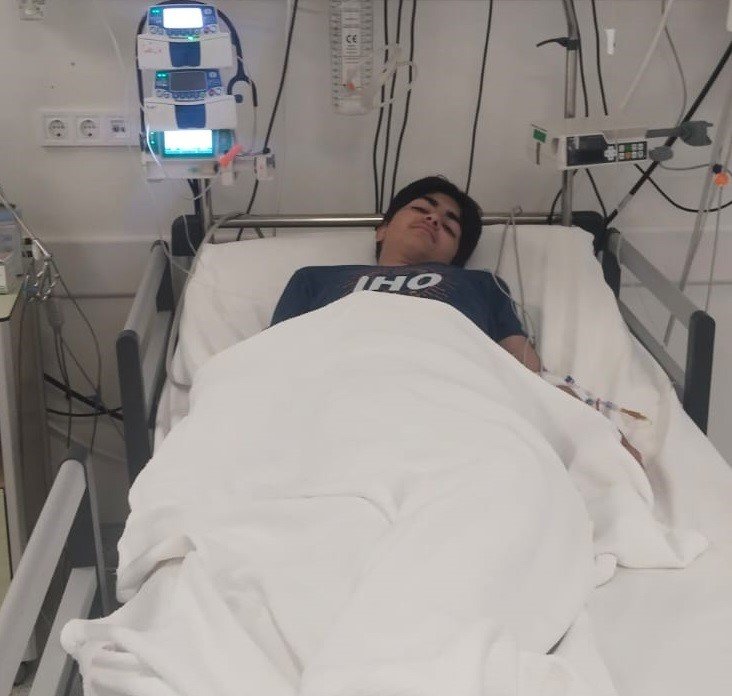 Voleybol Filesine Takılan Öğrenci Ölümden Döndü: O Anlar Kamerada