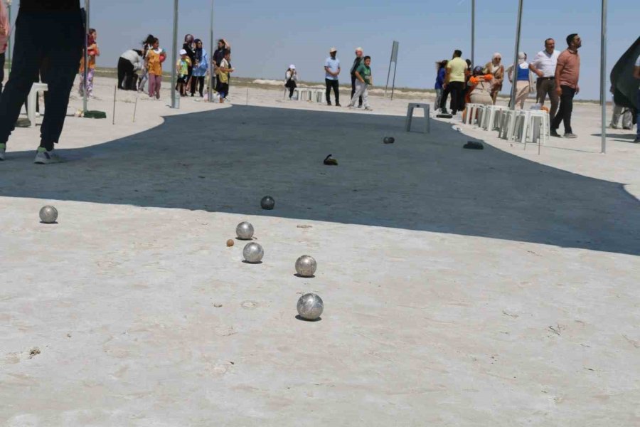 Tuz Gölü’nde Öğrencilerin Bocce Heyecanı